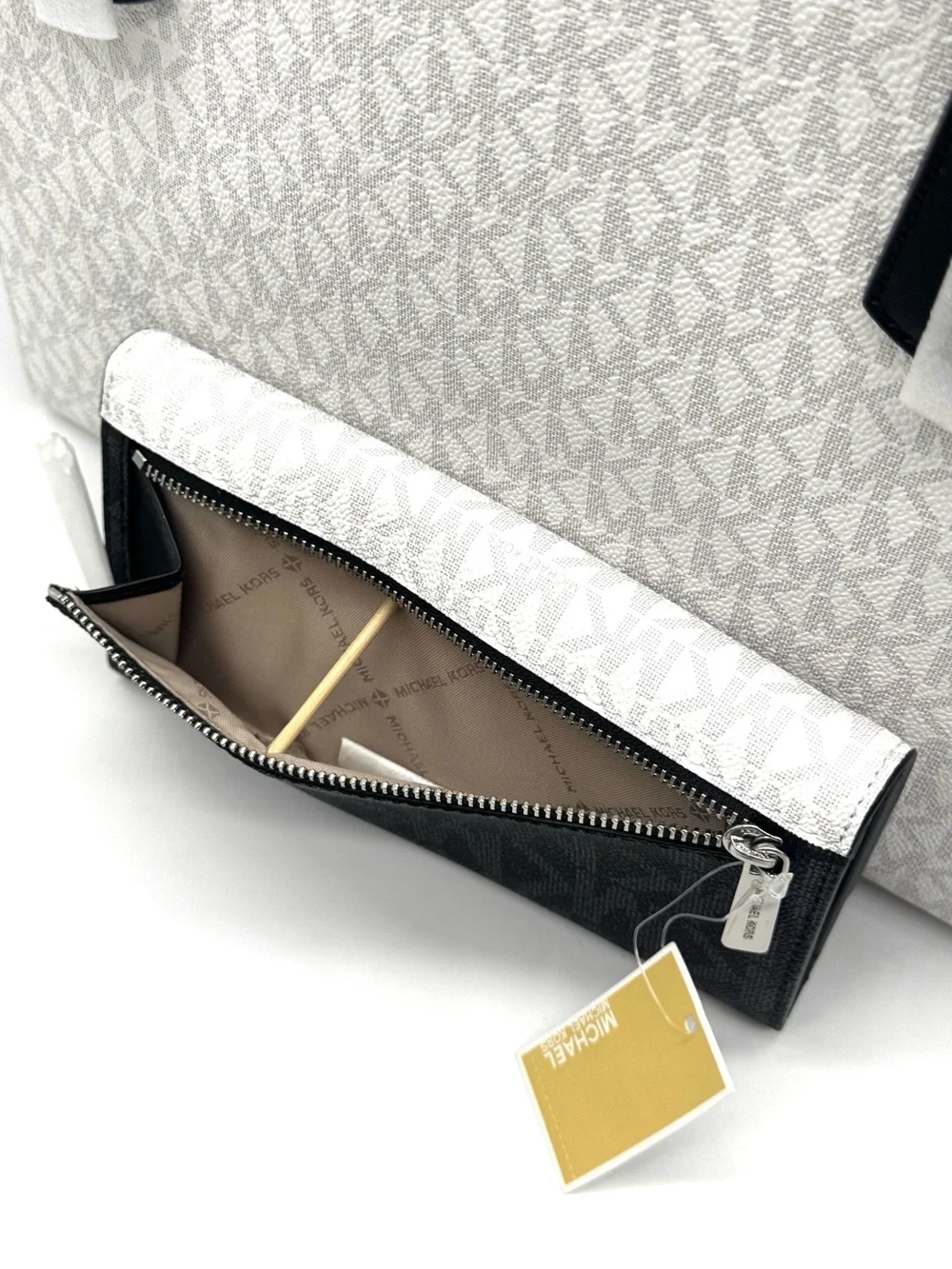 Michael Kors Voyager Large Color - Block Logo Tote Bag w Matching Trifold Wallet